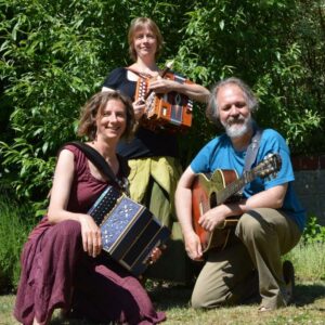 2 accordéons et une guitare